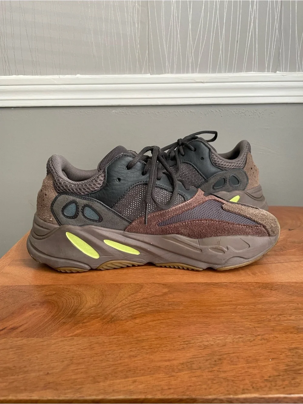 Adidas Yeezy Boost 700 Mauve Sneakers Men’s Size 8.5 Brown Gray Chunky Running S